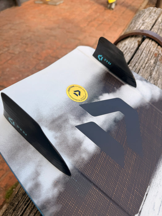 Duotone Soleil Ladies kiteboard 128/37cm with Entity straps