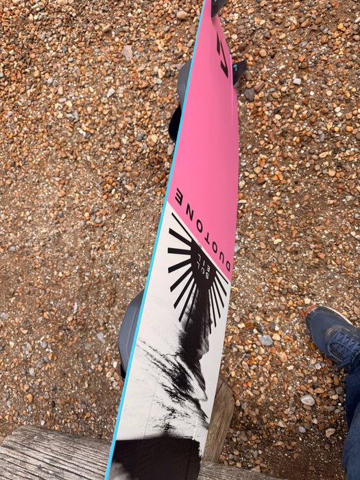 Duotone Soleil Ladies kiteboard 128/37cm with Entity straps