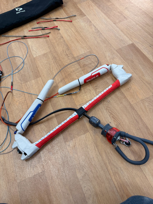 Duotone Click Bar 2025 22-24m lines Kitesurfing kite control