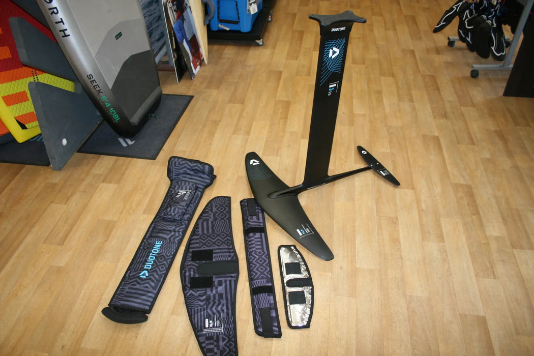 Duotone 1100 aero carve foil set Carbon Mast 82cm Used
