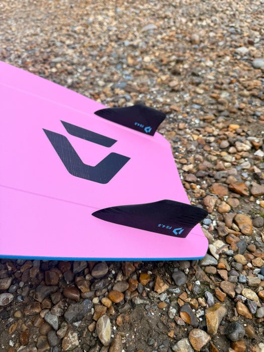 Duotone Soleil Ladies kiteboard 128/37cm with Entity straps