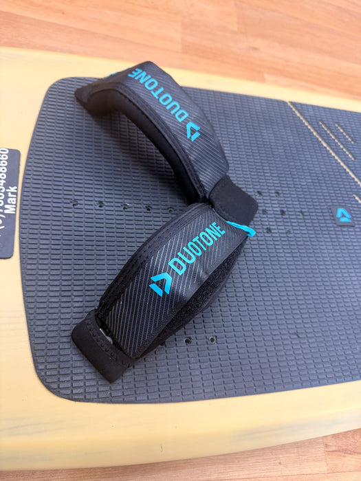 Duotone foil V foot straps inc screws