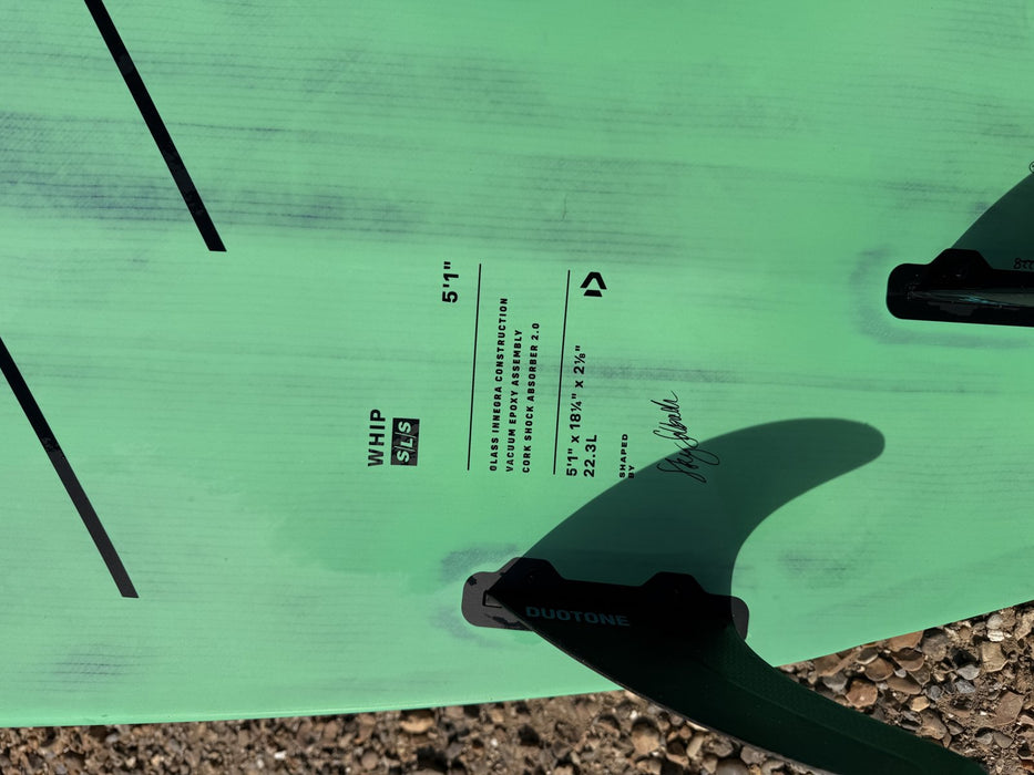 Duotone Whip SLS 5'1 spec label: Glass Innegra construction, 5'1 x 18.25 x 2.125 inches, 22.3 litres