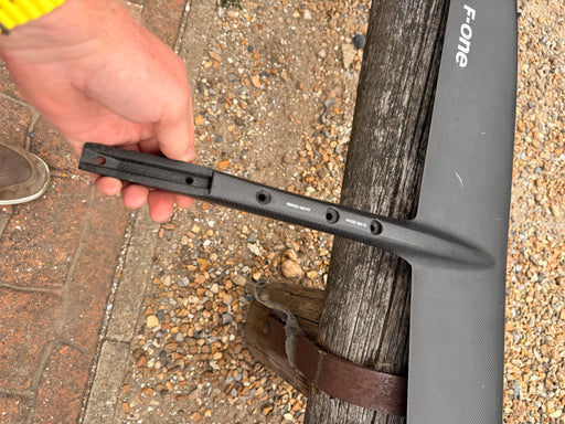 F-one Eagle 1290 Titan connection bar showing 3x M6-32mm screw specification and serial number EA1290-2304006