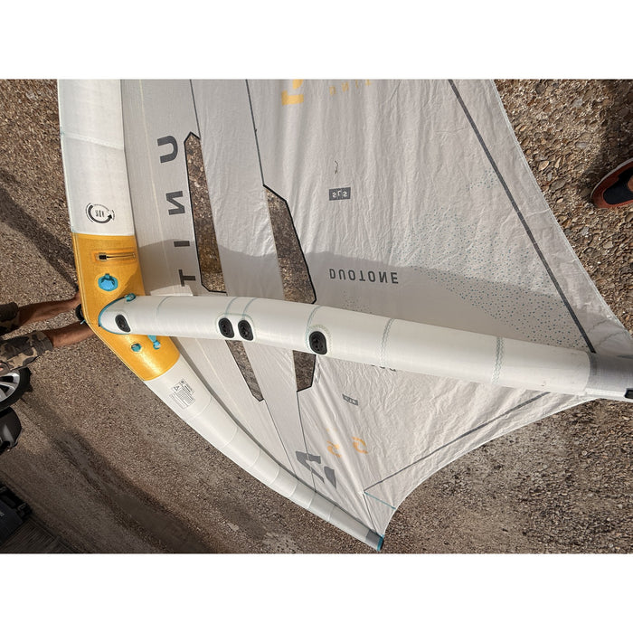 Duotone Unit SLS 5.5m wing centre strut with inflation valves and soft handles