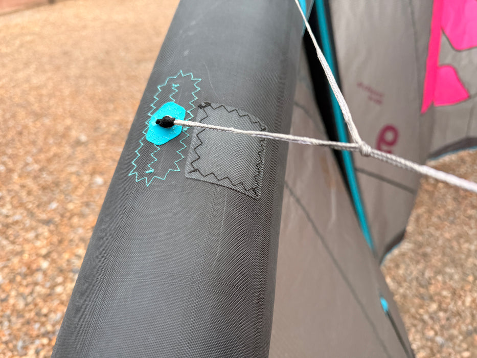 Bridle attachment and leading edge close-up on the used Dice SLS